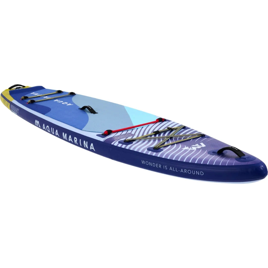Mavi ve mor renkli, Aqua Marina markalı şişme SUP board, dayanıklı ve kayışlı tasarım