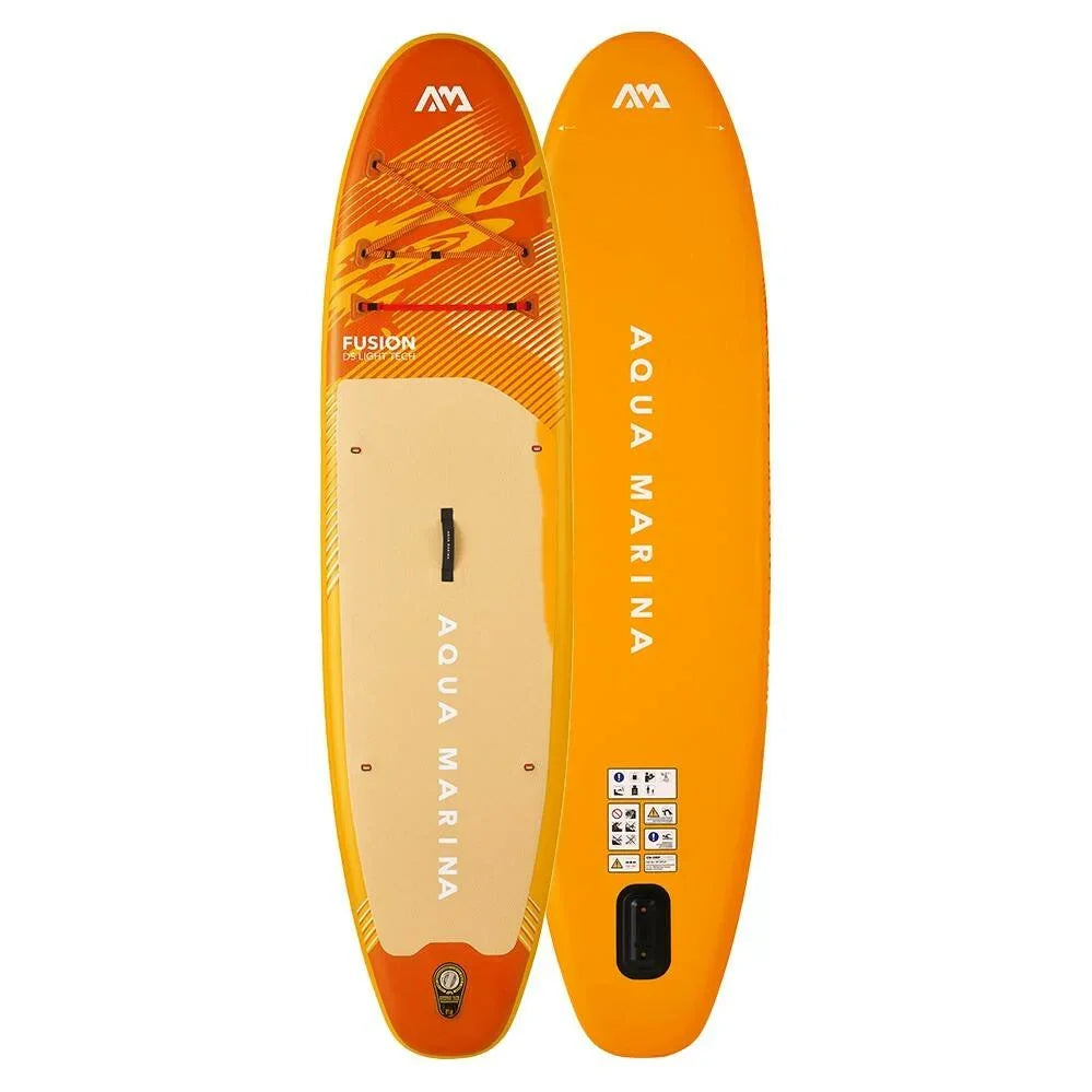 Turuncu Aqua Marina Fusion şişme SUP paddle board, düz yüzeyli ve halatlı deck tasarımlı.
