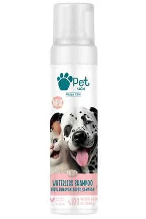 Pet Love Köpük Şampuan Çilek 225ml, köpekler için su kullanılmadan uygulanan bakım ürünü kutusu, Dalmaçyalı köpek ve kedi görselli etiket.