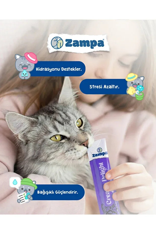 Kedi ödül maması kremasını yiyen gri tüylü kedi, yanında genç kız ve Zampa marka paketi.