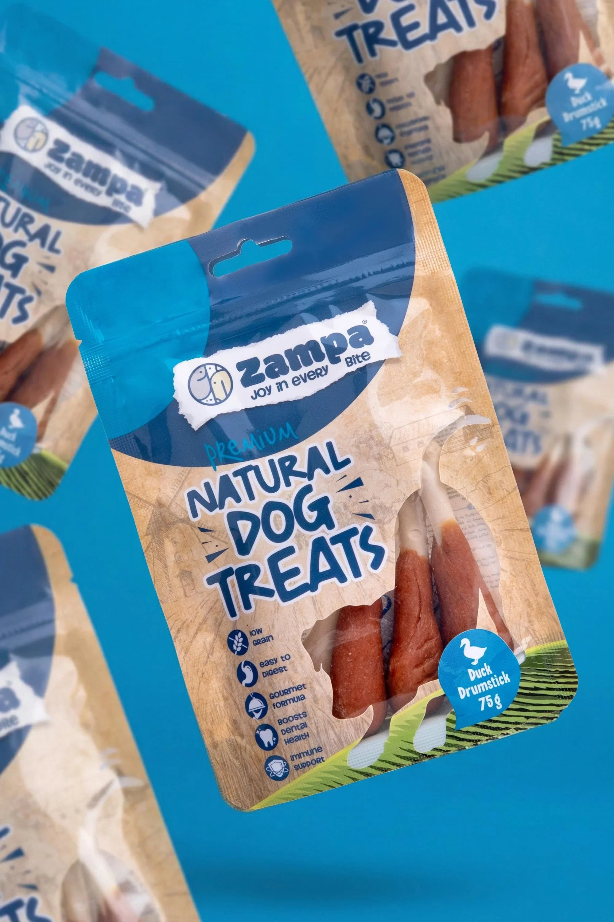Zampa ördek etli köpek ödül maması, doğal içerikli premium 75g paket, mavi fon üzerinde.