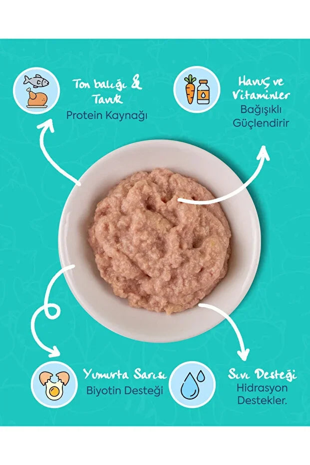 Tavuk ve ton balıklı, havuçlu vitaminli kedi ödülü mama, kase içinde sunulmuş.